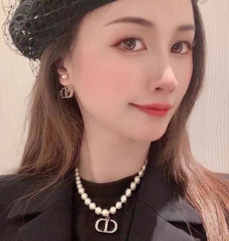 chr1st1an D10r necklaces